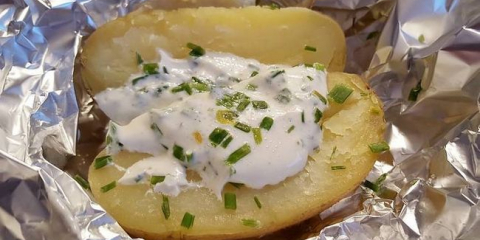 Brambory ve fólii v troubě - 7 receptů krok za krokem